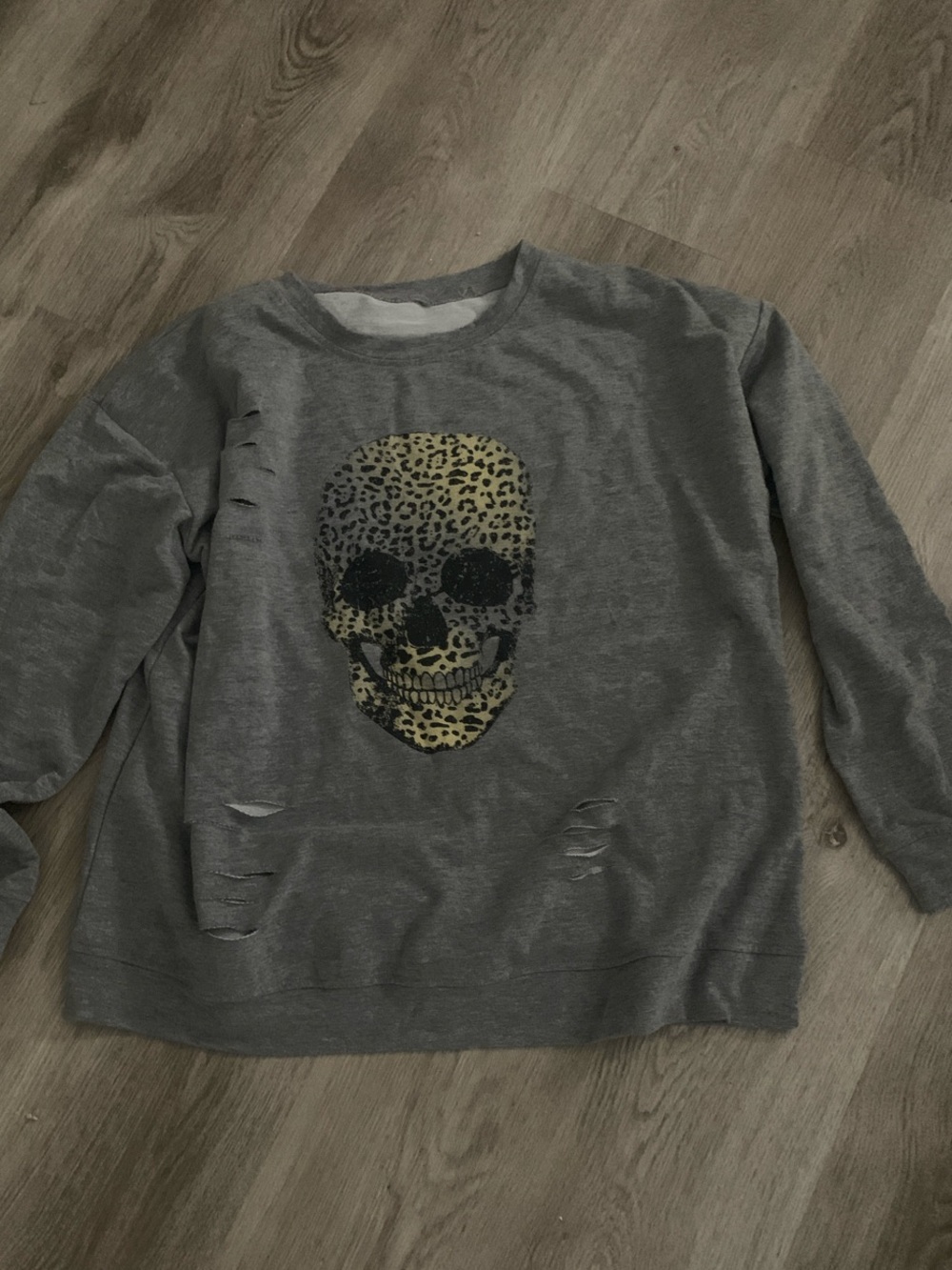 Gray Crewneck Sweatshirt with Leopard Skull Graphic
